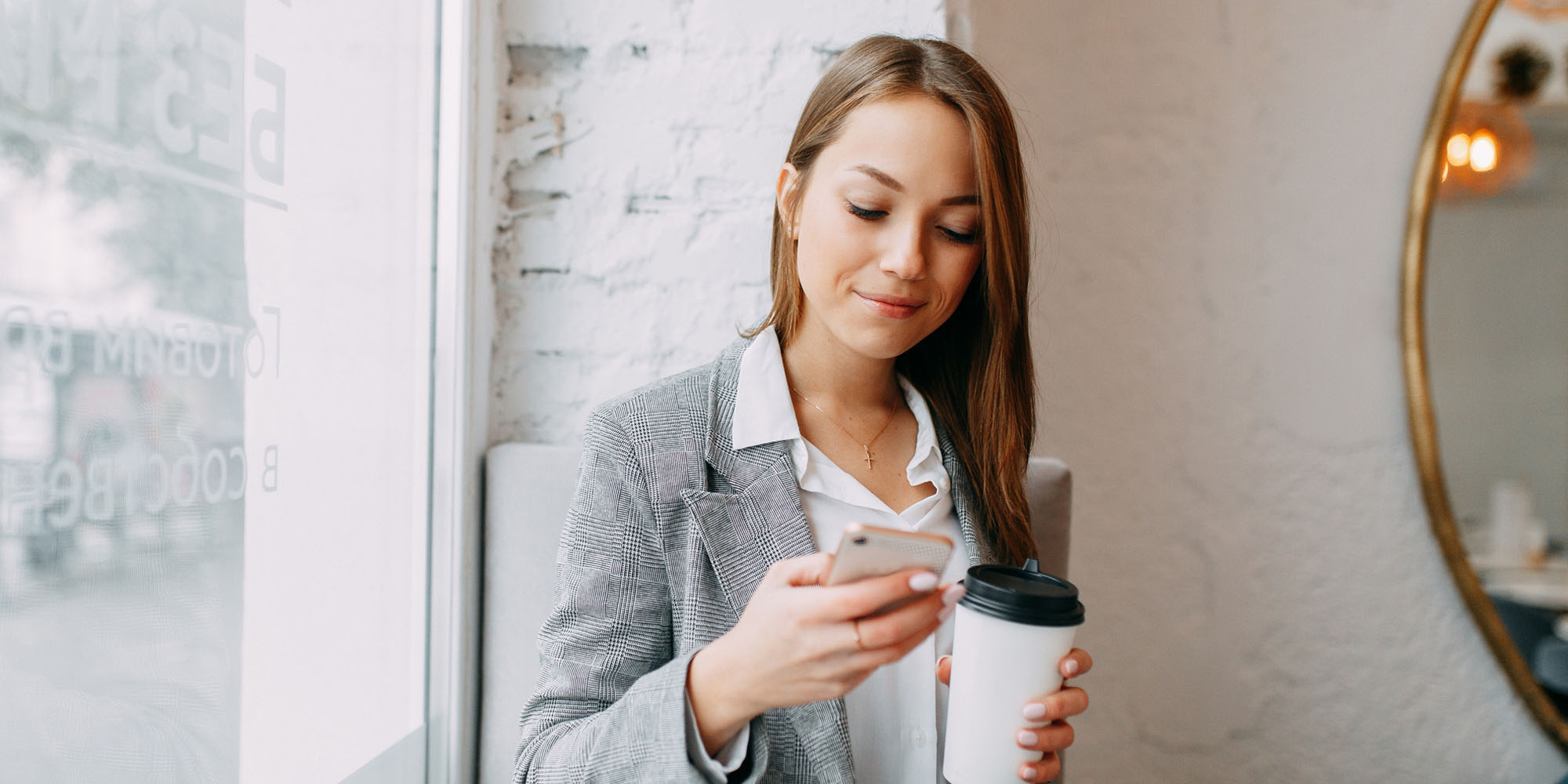 a-leading-bank-transforms-its-branch-banking-experience-into-a-highly-efficient-branchless-banking-experience _hero_image.jpg